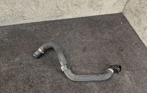 Jaguar F-Pace Engine coolant pipe/hose M8A28D284BB