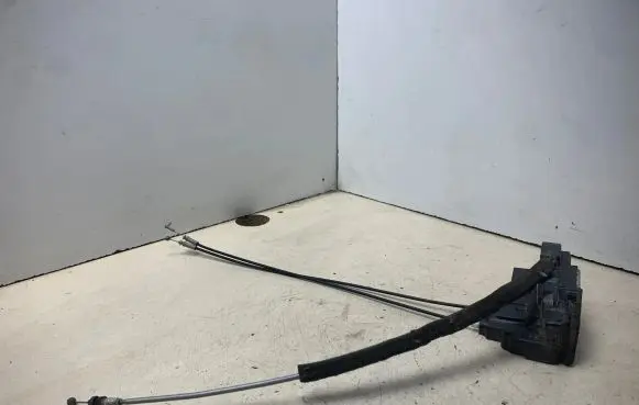 Nissan Tiida C11 Rear door lock