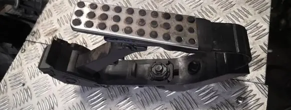 Mercedes-Benz C W203 Accelerator throttle pedal a1703000404