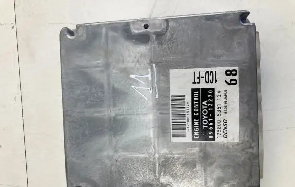 Toyota Corolla E120 E130 Engine control unit/module 8966113270