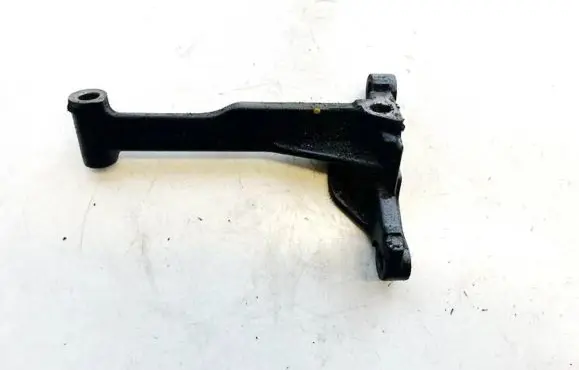 Toyota Avensis T270 Engine mounting bracket 3311805010