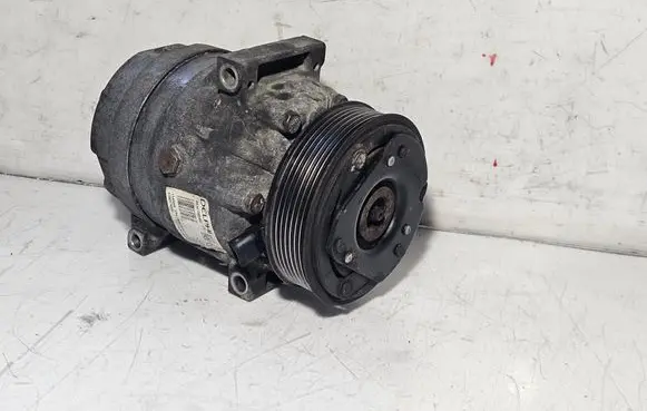 Opel Vivaro Air conditioning (A/C) compressor (pump) 8200979500