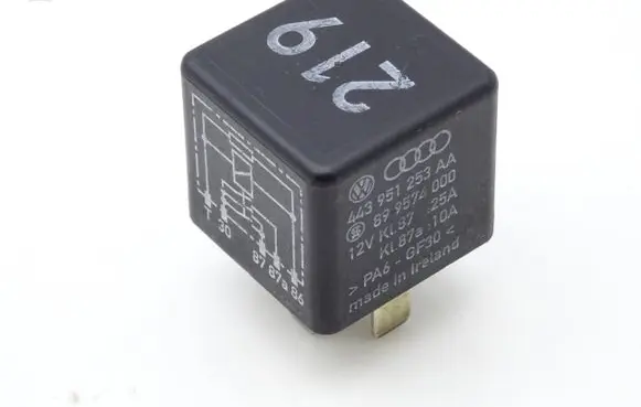 Audi A4 S4 B5 8D Other relay 443951253AA