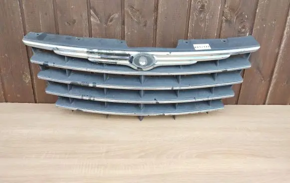Chrysler Voyager Front bumper upper radiator grill 04857802