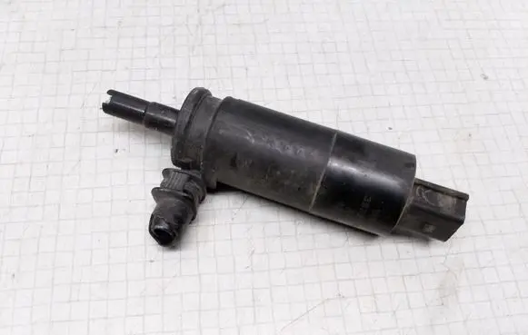 Skoda Octavia Mk2 (1Z) Headlight washer pump 3B7955681