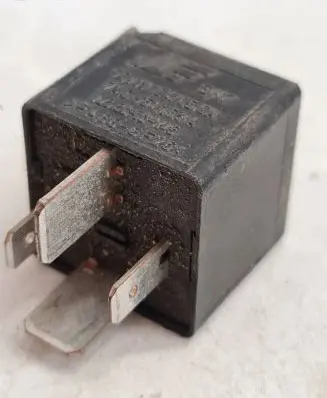 Volkswagen Golf IV Other relay 7M0951253A 95VW10K705CA V23136J6X45