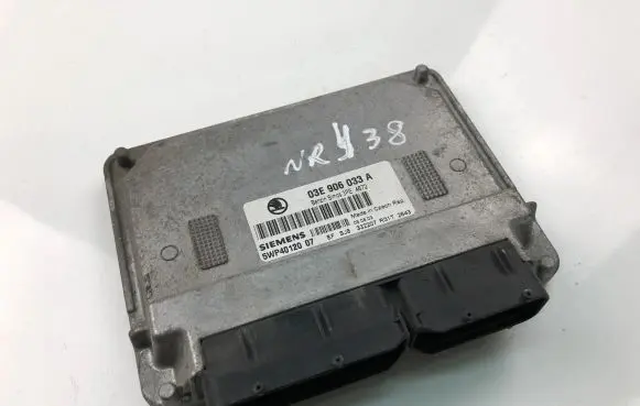 Skoda Fabia Mk1 (6Y) Engine control unit/module ECU 03E906033A