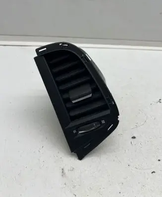 Renault Megane IV Dash center air vent grill 687501810R 3344000