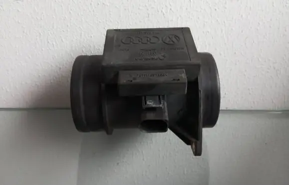 Volkswagen Golf III Mass air flow meter 71822101 074906461