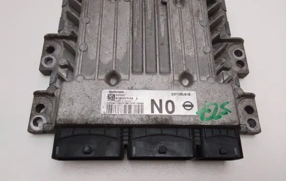 Nissan Juke I F15 Engine control unit/module 23710BJ91B