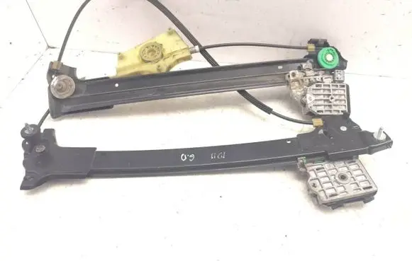 Rear window lifting mechanism without motor
