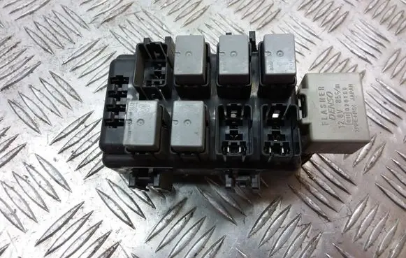 Subaru Legacy Relay mounting block 