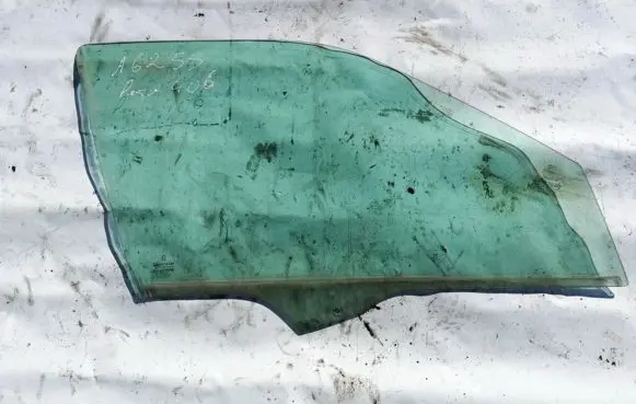 Peugeot 406 Front door window glass four-door