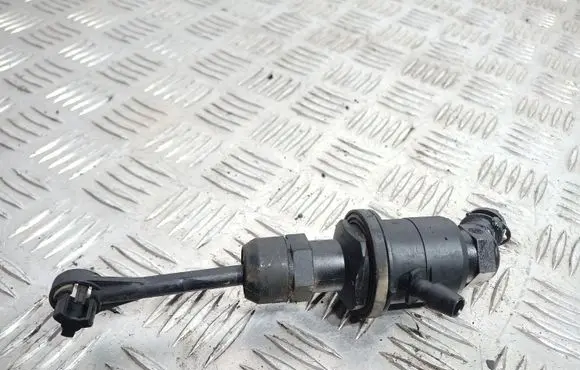 Nissan Note (E11) Clutch slave cylinder 