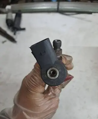 BMW 5 E60 E61 Fuel injector 0445110161