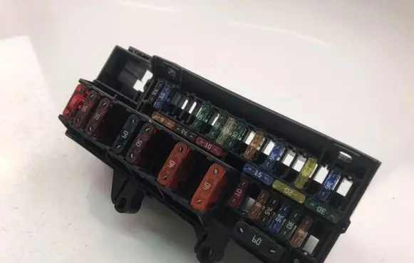 BMW 7 E65 E66 Fuse box set 6900582