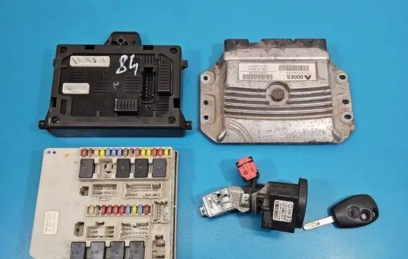 Renault Clio III Engine control unit/module ECU 8200461733 IMPRK1547401