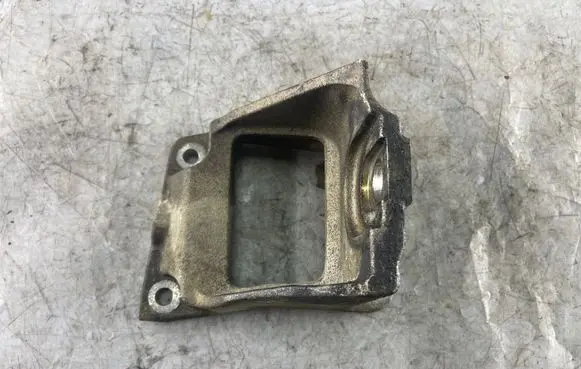 Jeep Cherokee III KJ Engine mounting bracket