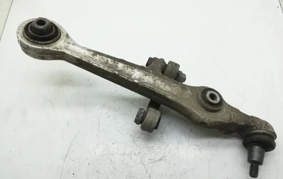 Volkswagen PASSAT B5 Front lower control arm/wishbone 133109