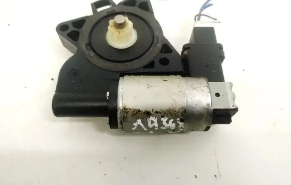 Mazda 3 I Front door window regulator motor CM011750 TD775228