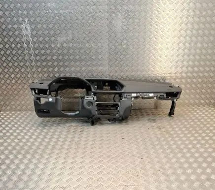 Mercedes-Benz E W212 Dashboard A2126802387 A2126802587