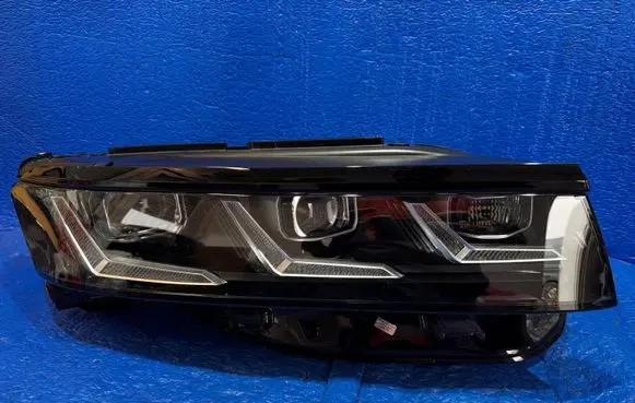 Volkswagen Touareg III Headlight/headlamp 761941082R