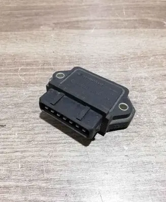 Volkswagen Golf III Ignition amplifier control unit 211905351D