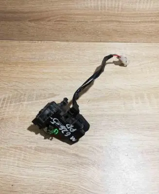 Mazda 626 Front door lock 1528007031