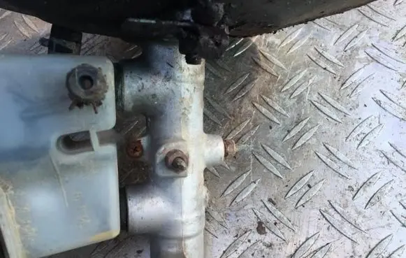 Mazda 626 Master brake cylinder