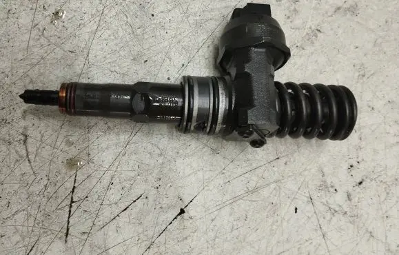 Volkswagen Jetta V Fuel injector 038130073BA