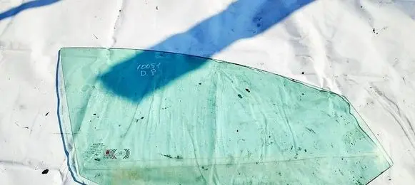 Volvo XC60 Front door window glass four-door AS2