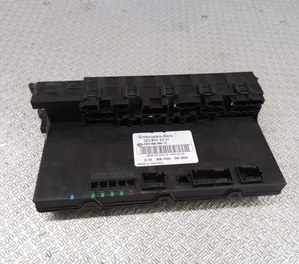 Mercedes-Benz C W203 Fuse module 2035453201