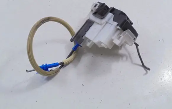 Fiat Fiorino Front door lock 1365223080