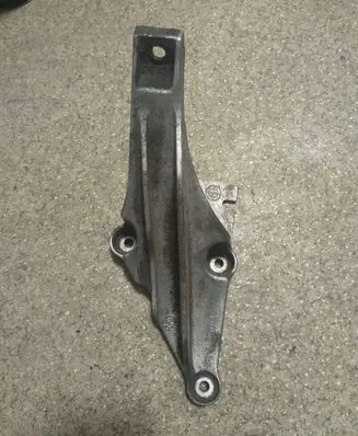 BMW 5 E39 Engine mounting bracket 1092425