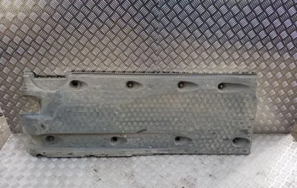 Center/middle under tray cover