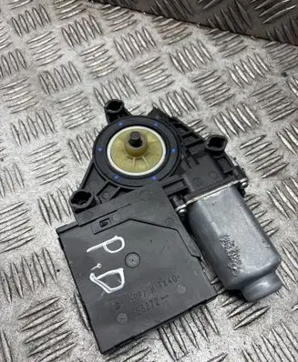 Skoda Octavia Mk2 (1Z) Front door window regulator motor 5K0959793 05075712 71218081240727