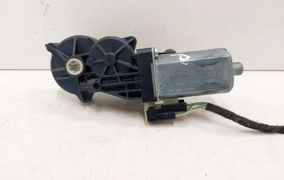 Mercedes-Benz E W211 Seat adjustment motor 820648094 0390203212