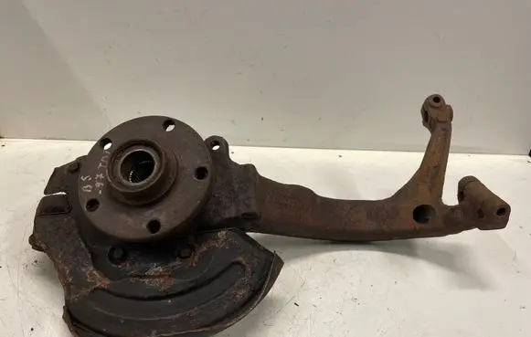 Volkswagen PASSAT B5 Front wheel hub