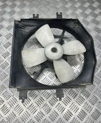 Radiator cooling fan shroud