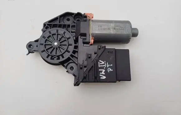Volkswagen Golf IV Rear door window regulator motor 101438203 0130821766