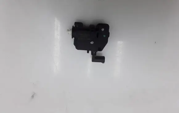 Fuel tank cap lock motor