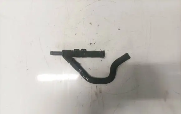 Volkswagen PASSAT B5 Engine coolant pipe/hose