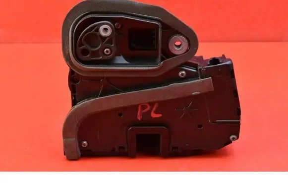 Opel Insignia A Front door lock 915C303908118S