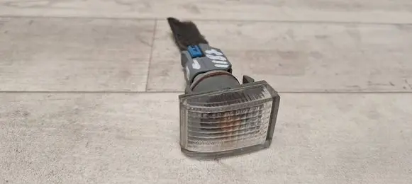 Front fender indicator light