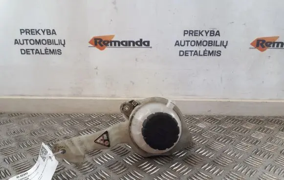 Mercedes-Benz S W222 Coolant expansion tank/reservoir A2225000549