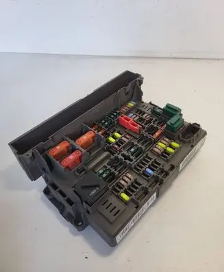 BMW 3 E90 E91 Fuse module 10688710