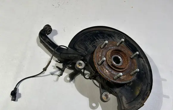 Nissan Titan Front wheel hub spindle knuckle 22584687