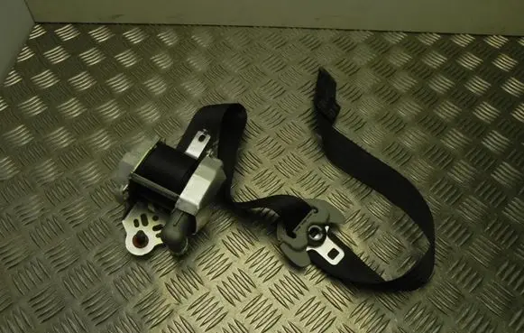 Hyundai i30 Front seatbelt 88820A6000 M3656