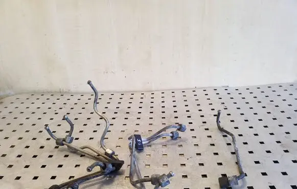 Volvo XC90 Fuel line pipe