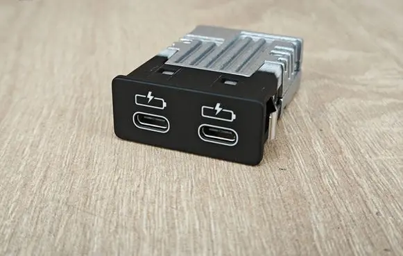 BMW 4 G22 G23 G24 G26 USB socket connector 8711938